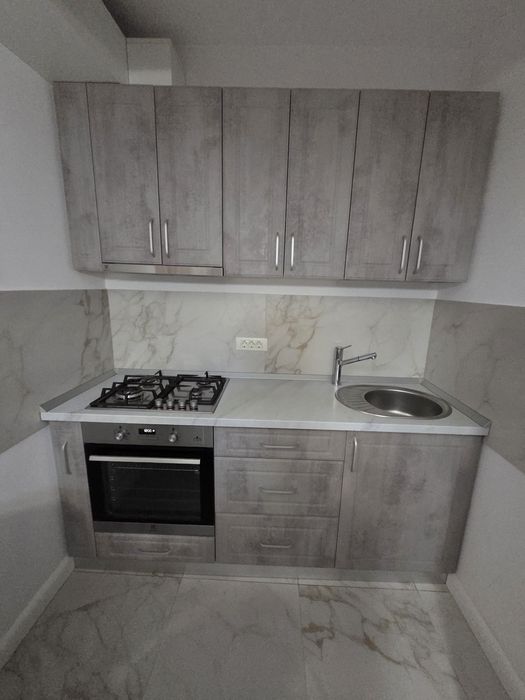 Închiriez apartament central