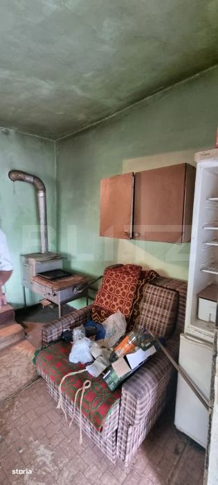 Casa cu 3 camere, anexe, curte si gradina