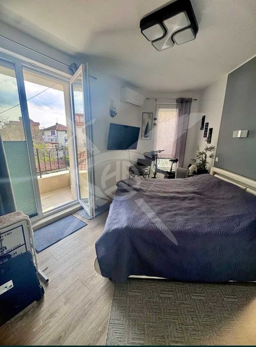 Двустаен - Обзор