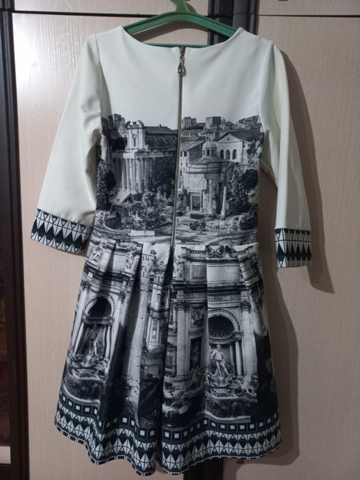 Продам нарядные платья на девочку