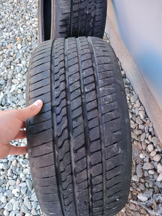 Vând 2 anvelope 225/40/R18
