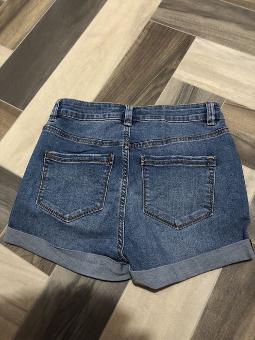 Къси панталонки чисто нови …!