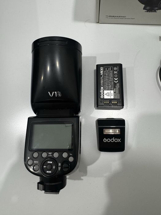 Фотовспышка Godox V1 Pro S