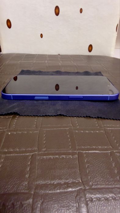 IPhone 16 Ultramarine  imprecabil - pentru recarosat