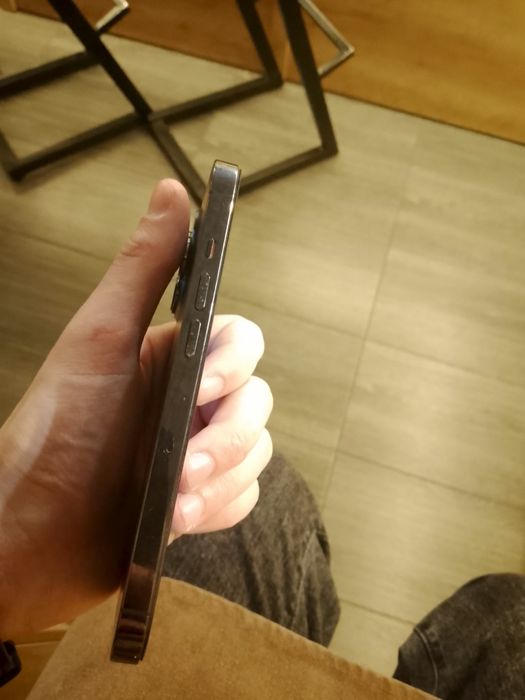 Продаю айфон13 про