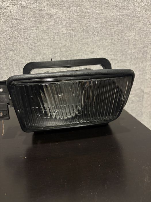 Продам на бмв е34 противотуманки