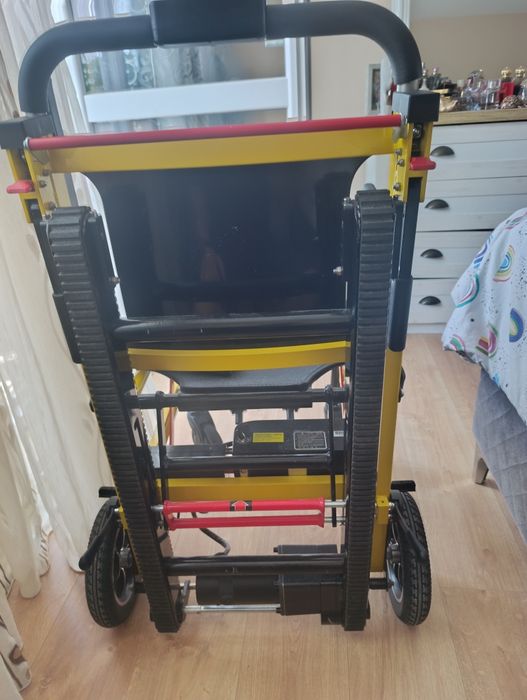Vând scaun electric de urcat și coborât trepte pte
