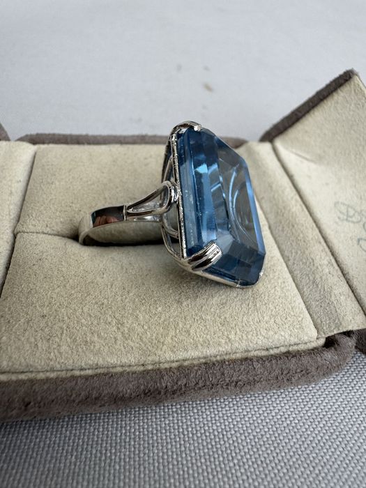 Inel din argint si topaz