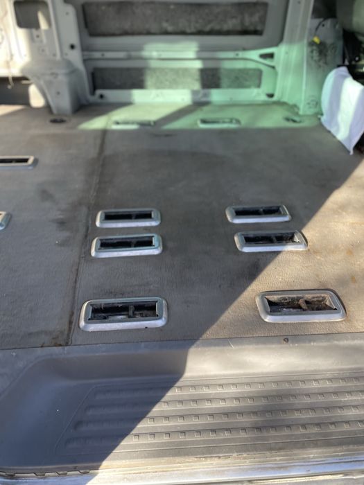 Mocheta  podea interior  VW Caravelle T5 pret 1500 lei