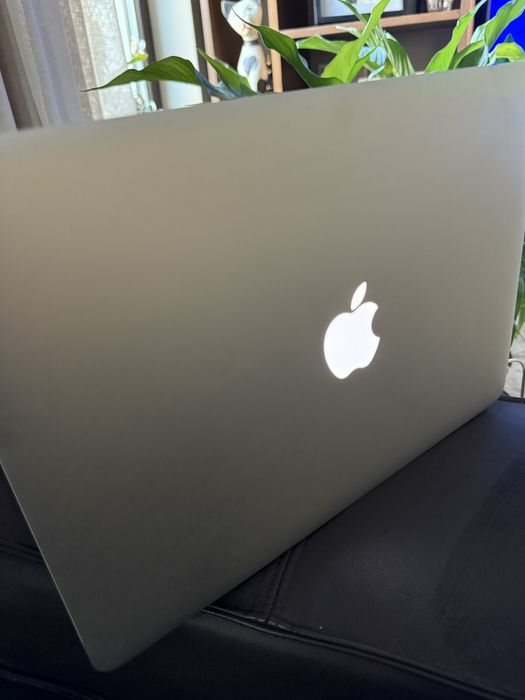 Лаптоп MacBook Air 13”,early 2015
