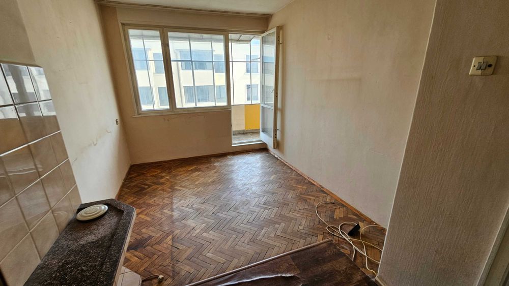 Продава се Двустаен апартамент в Разград, Център - 58 кв.м за 715 €/кв.м - Снимка #4