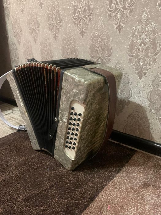 Продам Гармонь Восток