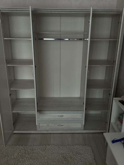 Продаем шкаф в отличном состаении