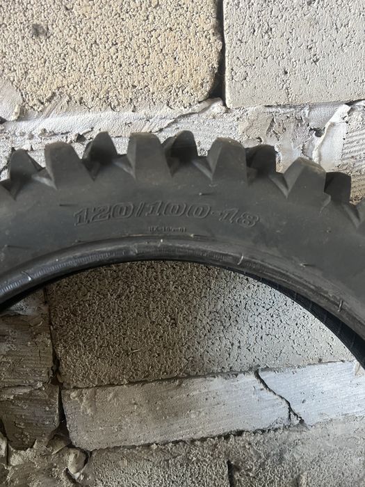 Продам эндуро резина на 18