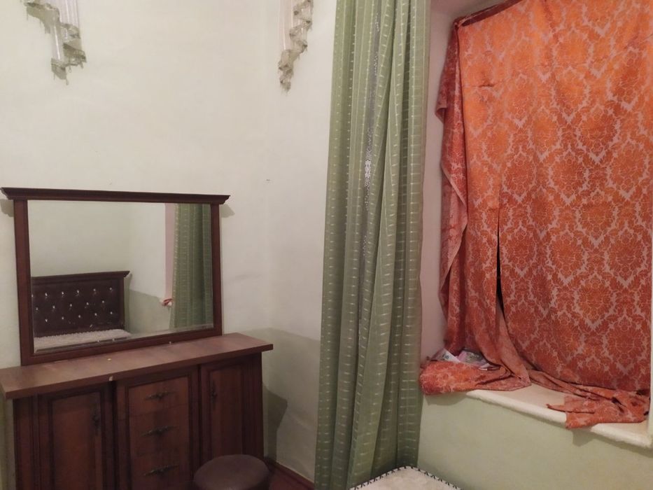 Uy sotiladi Mir Elektronika yonida