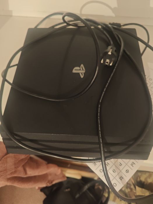 продаю Ps4 pro 1tb