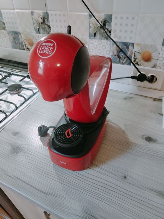 Vând aparat de cafea cu capsule.