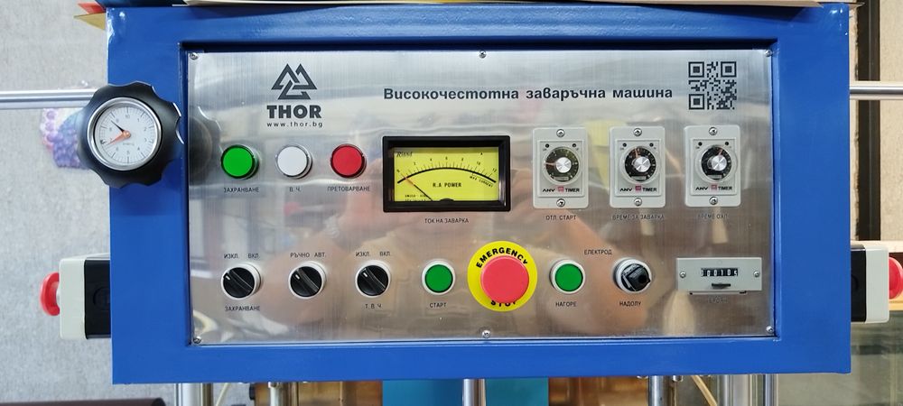 Машина за залепяне на Винил и кристал.