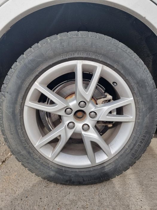 Anvelope 215 60 17 de iarnă cu jante din aliaj Q3