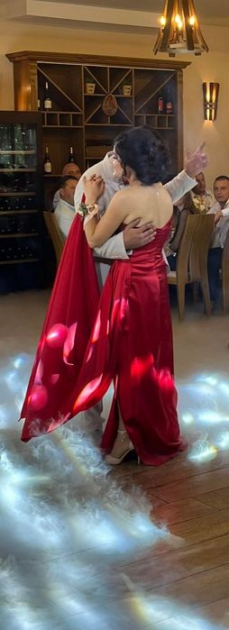 Червена официална рокля