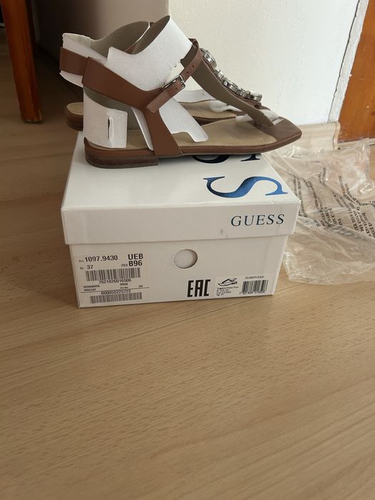 Сандали с камъни  Guess