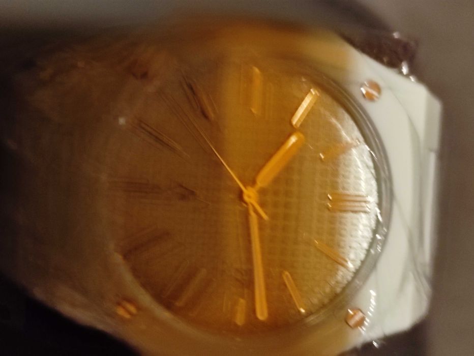 Два механични часовника -Aura Watch Polycarbonate: Milk и Ocean colors