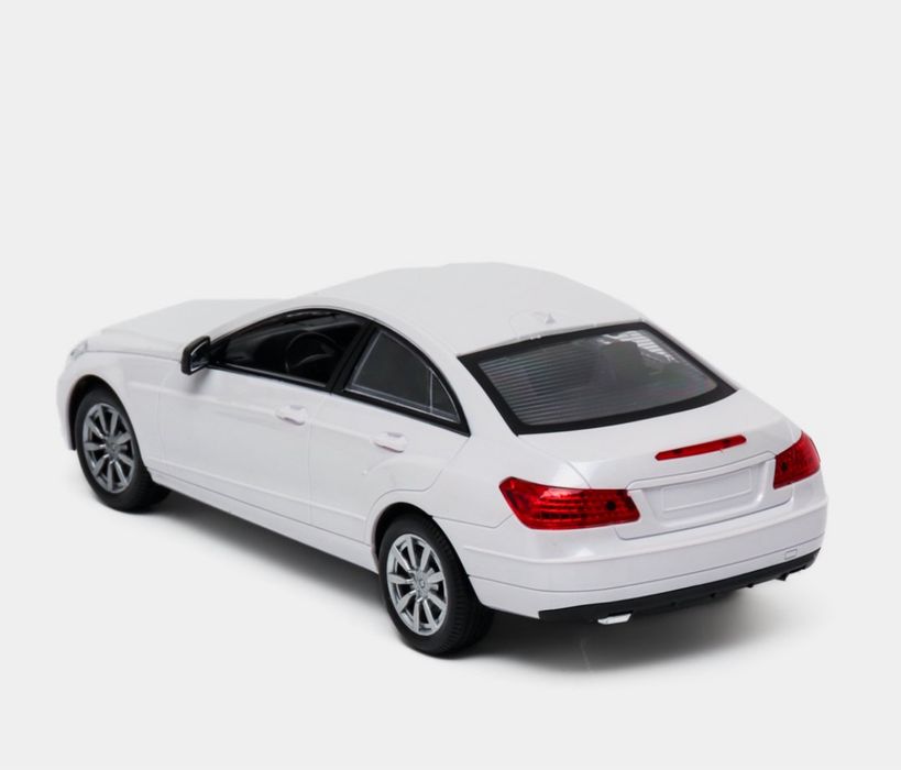 Masofadan voshqariladigan mashina Mercedes-Benz w212 masshtab 1:14