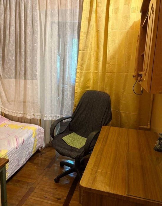 Новза метро олдида 2 хонади