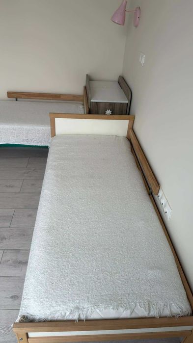 Детско легло и двукрилен гардероб за детска стая