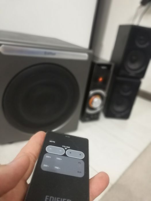Продаются акустические система Edifier c3