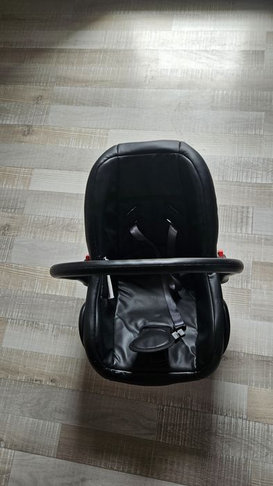 Детско  кожено  столче за кола