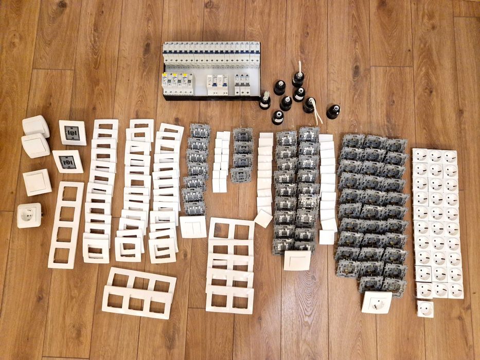 Legrand Niloe: Ел. Ключове / Контакти