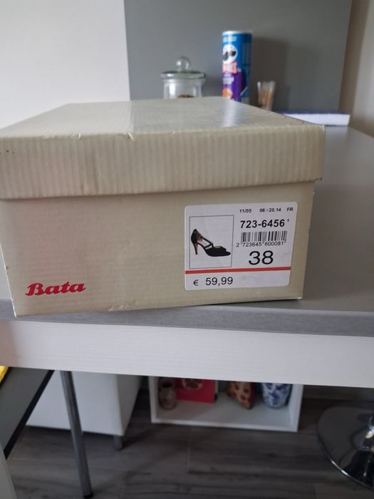 Сандали на висок ток