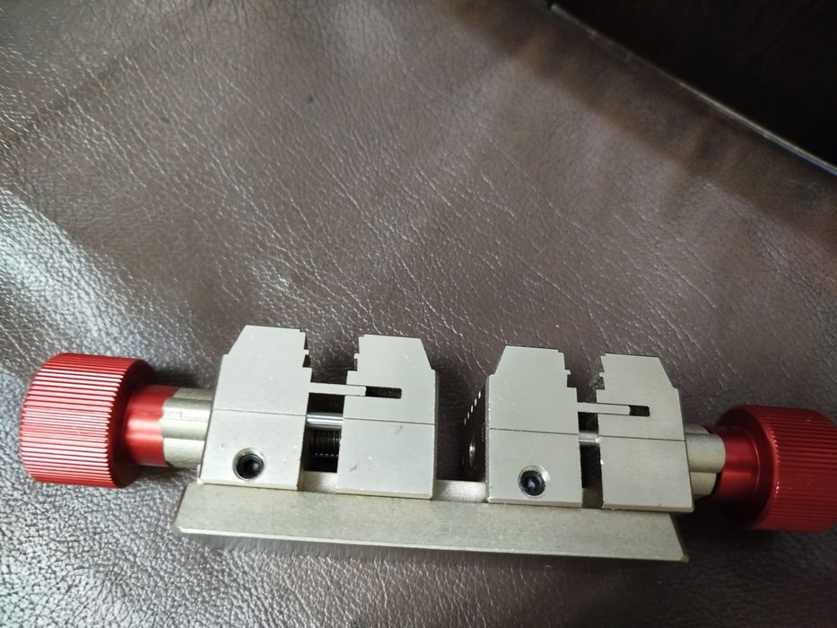 Тиски для станка изготовления ключей