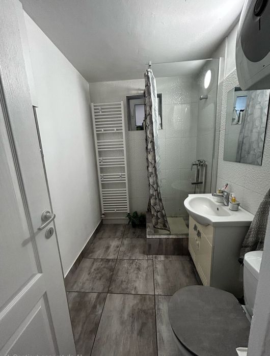 Vând apartament utilat și mobilat !