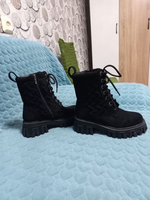 Продам новые ботинки размер 36