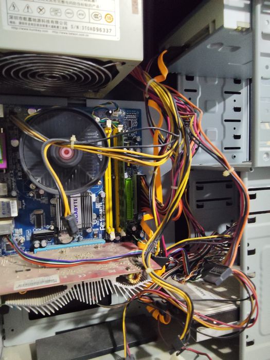 WINDOWS XP sotiladi holati yaxshi