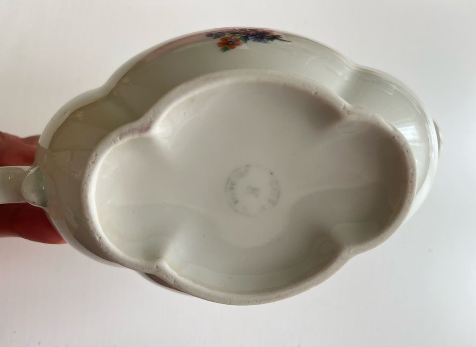 Българска порцеланова латиера