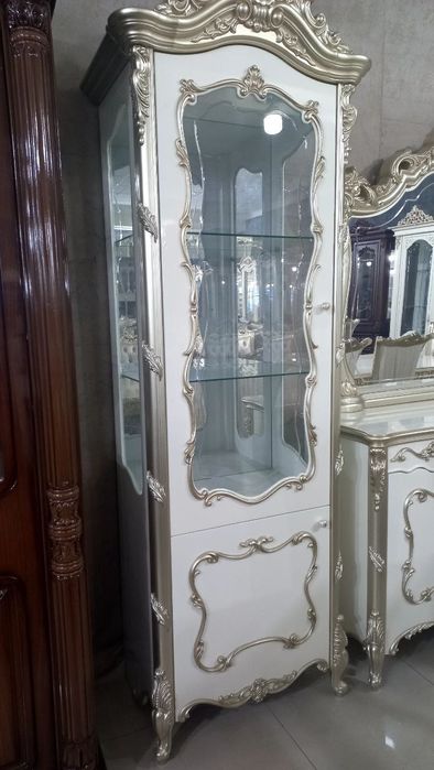 Стол стуль сотилади