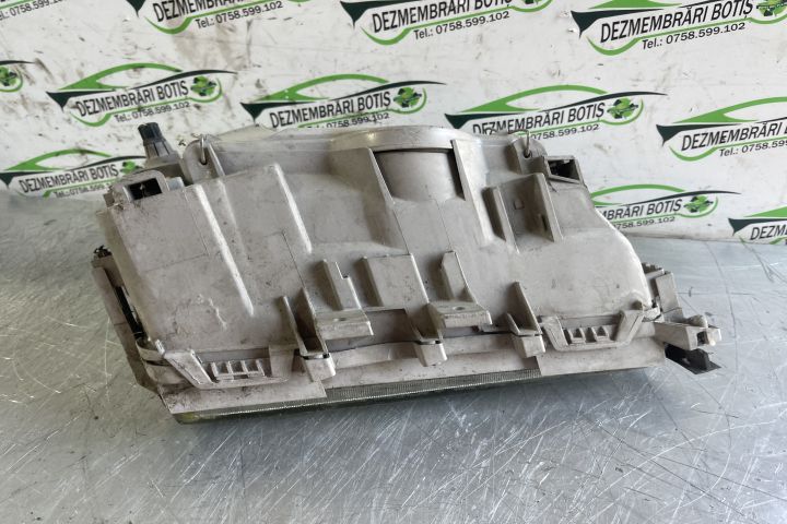 Far stanga Mercedes-Benz C-Class W202/S202