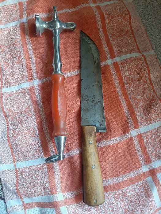 кастрюли ,казаны ,топорик,нож большой , металл отличный