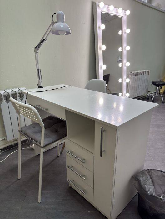 Продам маникюрный стол