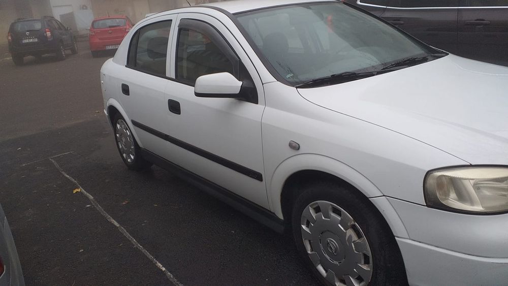 Vând Opel Astra.