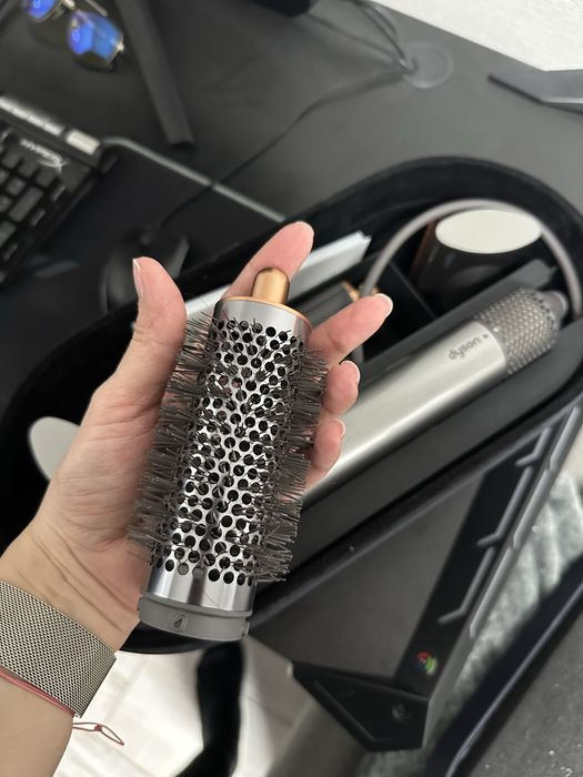 Dyson airwrap James Dyson