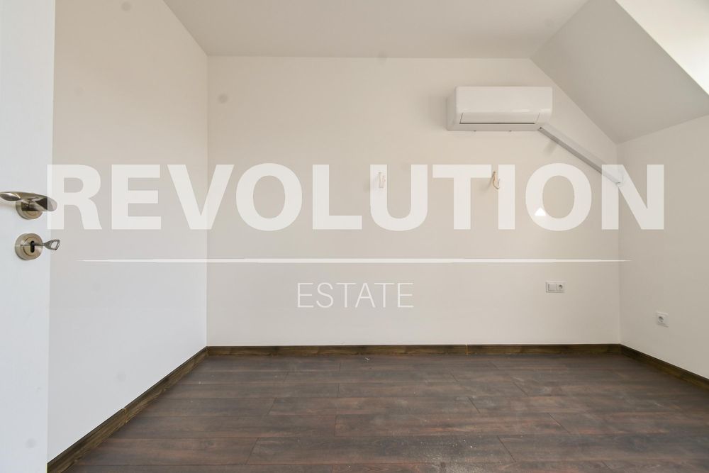 Дава се под наем Тристаен апартамент в София, Люлин 10 - 85 кв.м за 700 € - Снимка #12