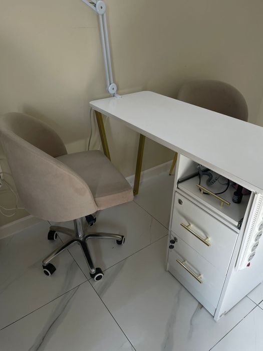 Стол для мастера маникюра