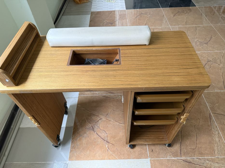 Продам стол маникюрный б/у