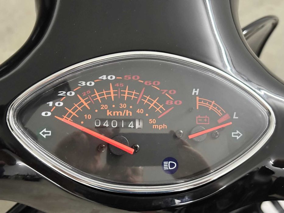 MOTORETTA Plus 2000W с куфар • 2 батерии • Гаражна, на 4000 км