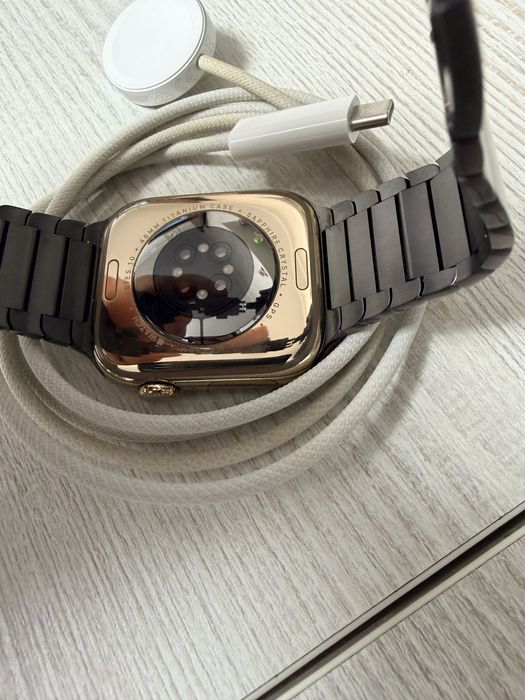 Apple watch 10 46mm gold titanium