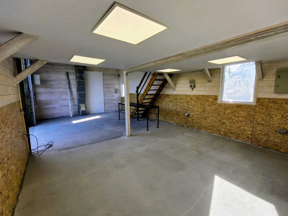 Cabană de închiriat cu spațiu atelier